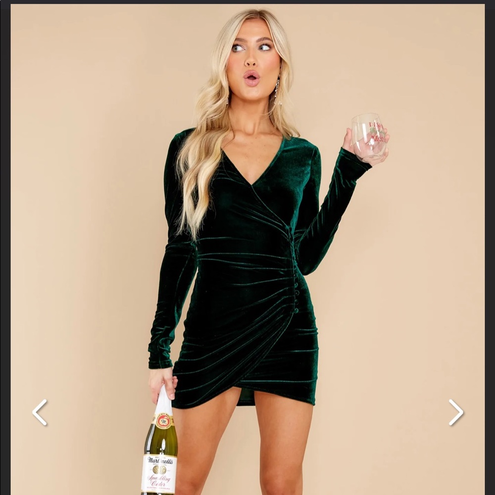 Green long sleeve velvet dress